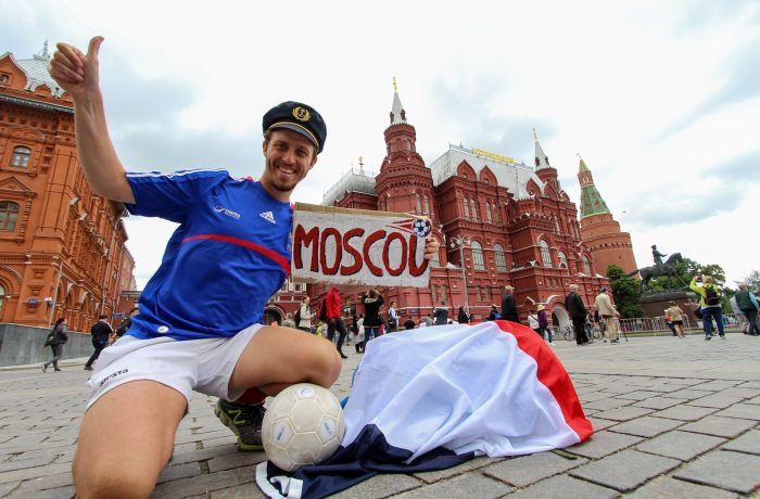 Paris - Moscou en stop déguisé en joueur de foot